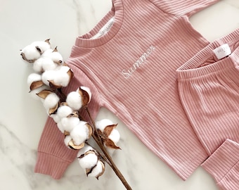 Pijama de bebé acanalado de algodón orgánico bordado personalizado