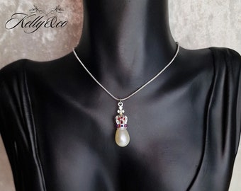 ホープ パールにインスパイアされたペンダント。結婚式、プロム、歴史再現、正式な婚約式に最適な王室レプリカ ジュエリー。