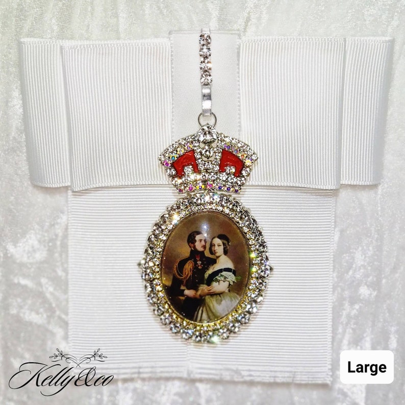 Royal Family Order Brooch. Royal Memorabilia, Display Collectible Gift. image 3