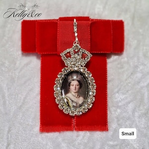 Royal Family Order Brooch. Royal Memorabilia, Display Collectible Gift. image 2
