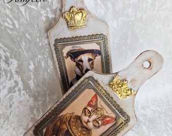 Renaissance Inspired Cat and Dog Wall Plaque. Quirky Regal Home Decor for Animal Lovers