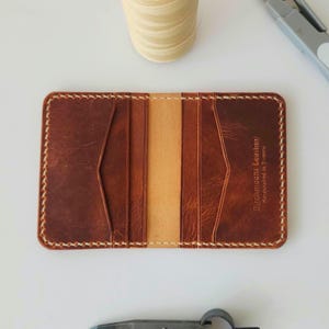 Porte-cartes en cuir Horween fait main : cuir pleine fleur, portefeuille à deux volets, portefeuille horizontal, portefeuille pour homme, portefeuille fin, cousu main