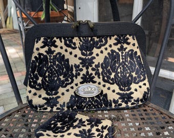 Petunia Pickle Bottom Sand and Black Convertible Baby Bag with Patterned Pouch Amazon.com: Petunia Pickle Bottom Pivot Backpack, Multiple  main image 3