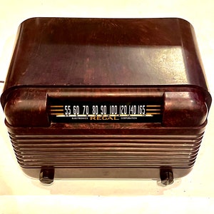 WORKING Regal Electronics, Model 205 Vacuum Tube AM Radio, ca. 1946