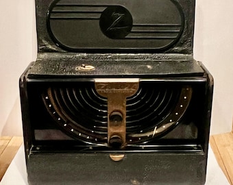Zenith modell 6G001Y universell bärbar rörradio, ca 1946