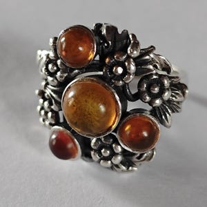 Beautiful sterling silver ring with amber.
