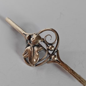 Vintage sterling silver brooch.