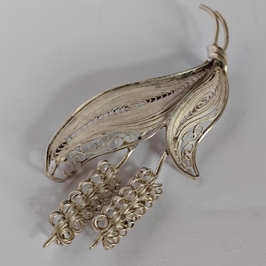Vintage sterling silver filigree brooch.
