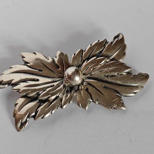 Vintage sterling silver brooch.
