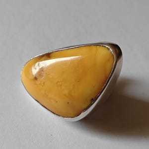 Beautiful sterling silver ring with amber.
