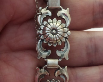 Vintage sterling silver bracelet.