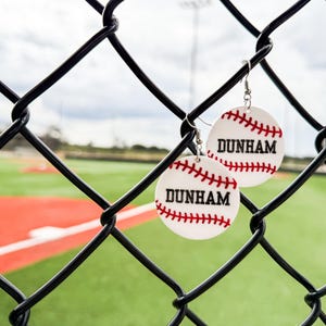 Pendientes de béisbol acrílicos personalizados, joyas personalizadas de espíritu de equipo, pendientes de béisbol, pendientes de sóftbol, joyas con nombre personalizado