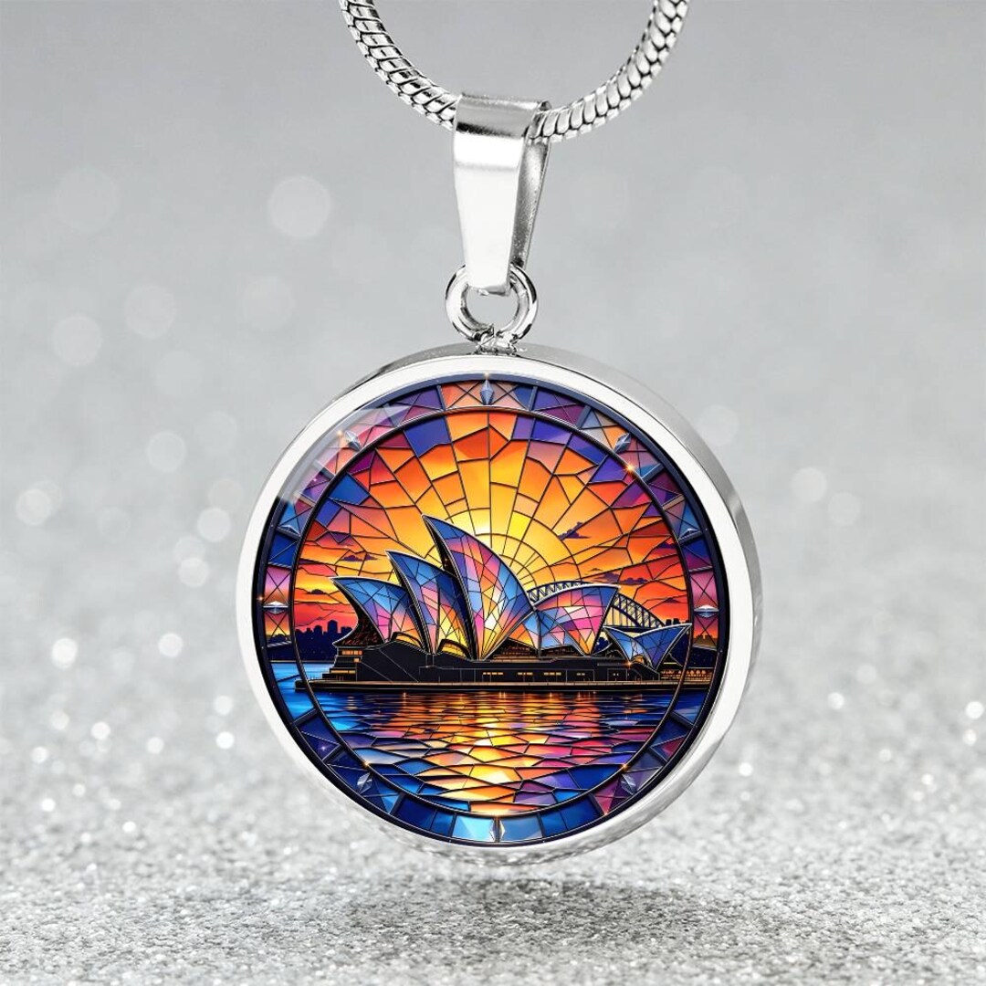 オーストラリアのシドニーオペラハウスのネックレス、ステンドグラス風