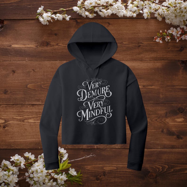 VERY DEMURE OVERSIZED SWEATSHIRT