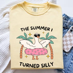 Silly Summer Goose Shirt, Funny Beach Goose Comfort Colors T-Shirt, Retro Aesthetic Graphic Tee, Summer Vacation Tshirt, Just a Silly