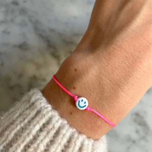 Zartes Neon Smiley-Armband mit Grußkarte Makramee Freundschaftsarmband Glücksarmband Surferarmband Smiley filigran handgemacht Neon Pink