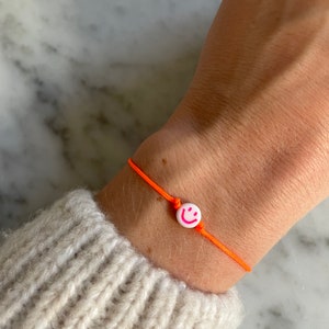 Zartes Neon Smiley-Armband mit Grußkarte Makramee Freundschaftsarmband Glücksarmband Surferarmband Smiley filigran handgemacht Neon Orange