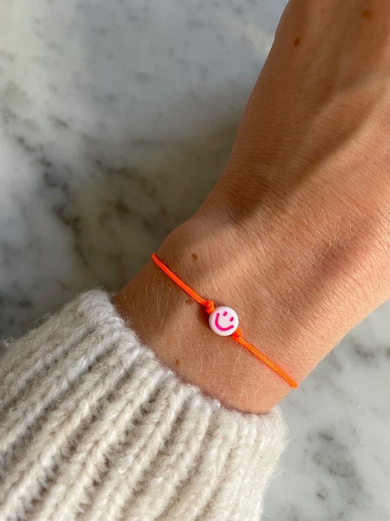 Zartes Neon Smiley-Armband mit Grußkarte Makramee Freundschaftsarmband Glücksarmband Surferarmband Smiley filigran handgemacht Neon Orange