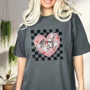 Retro Valentines shirt for cat lovers, Comfort Colors Retro checkered heart shirt gift for cat owner, valentine t-shirt gift for her