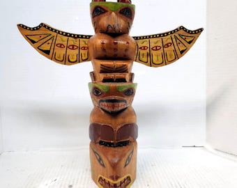 洋書 TOTEM POLES by Pat Kramer / Altitude Totem Poles: Pat Kramer: 9781894974448: Amazon.com: Books