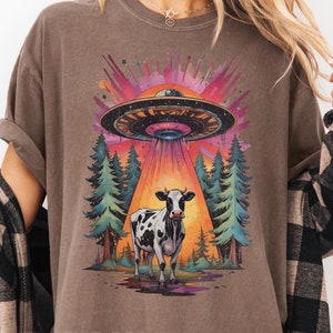 UFO Cow Abduction T-Shirt: Retro Alien Graphic Tee, Comfort Colors