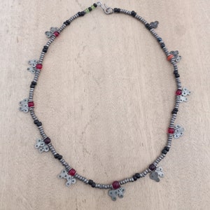 Antikt sahariskt silverpärlhalsband från södra Marocko. Antika silversmycken bild 1