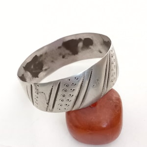 Very old Berber silver bracelet from MOROCCO. Antique berber jewelery