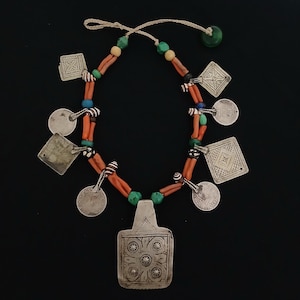 Ancient Berber necklace with old silver and real natural coral and old agate. From morocco-taroudant. Antique berber jewelry