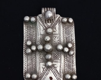Saharien pendant. Antique silver pendant from southern morocco. Ancient silver jewelry