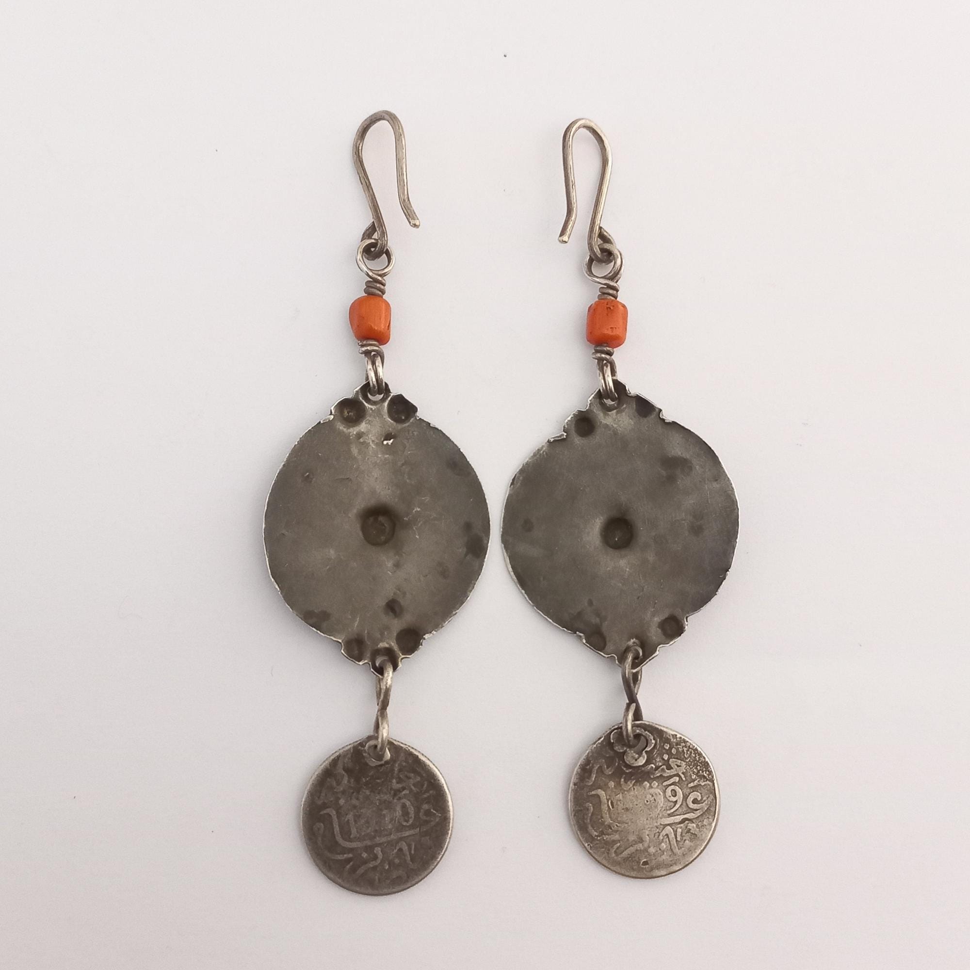 Boucles D'oreilles Anciennes En Argent Avec Corail - Style Berbère - Vintage Porté