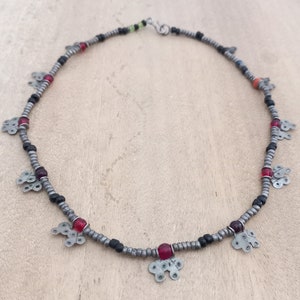 Antikt sahariskt silverpärlhalsband från södra Marocko. Antika silversmycken bild 2