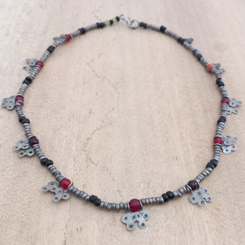 Antikt sahariskt silverpärlhalsband från södra Marocko. Antika silversmycken bild 2