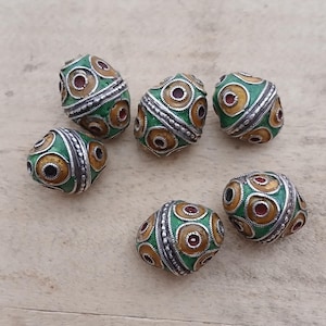 6 antik silberne Berber Perlen (Tagmoutt) mit Emaille aus Südmarokko. Schmuck der Berber