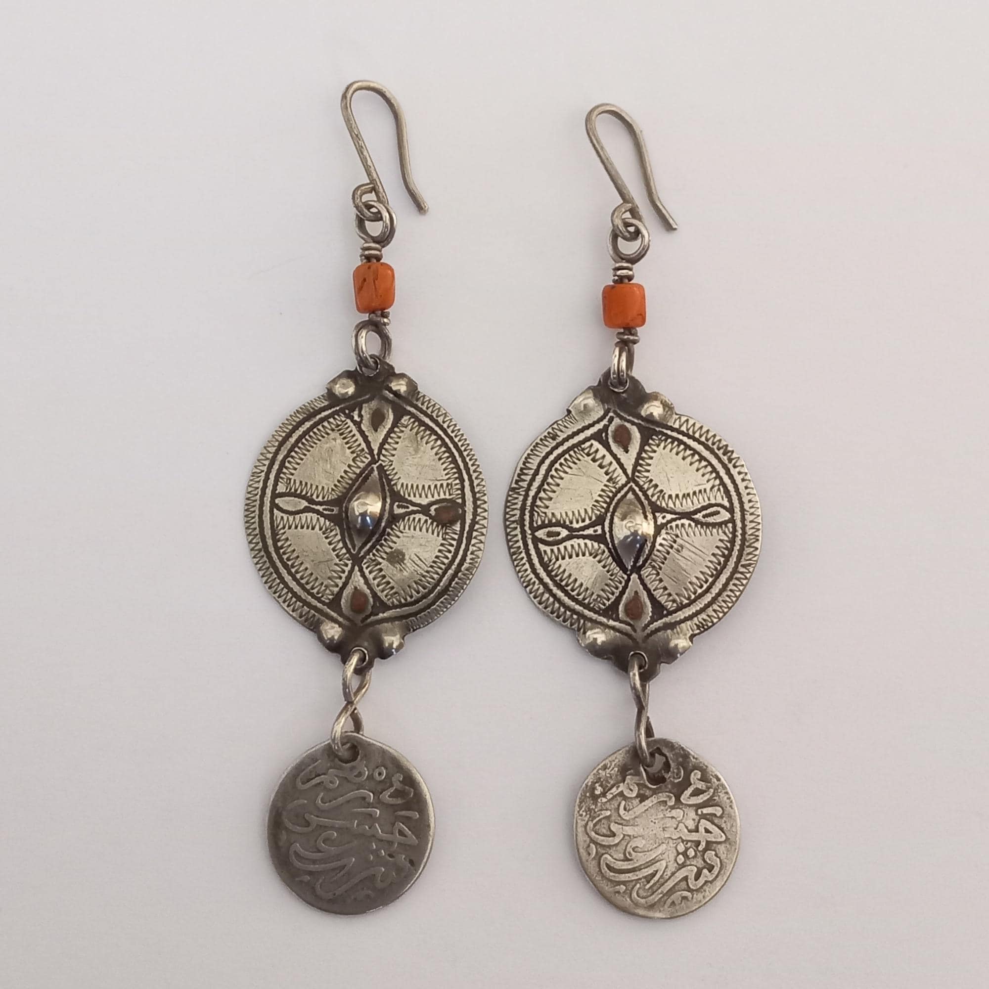 Boucles D'oreilles Anciennes Style Berbère - Argent Et Corail - Occasion Vintage