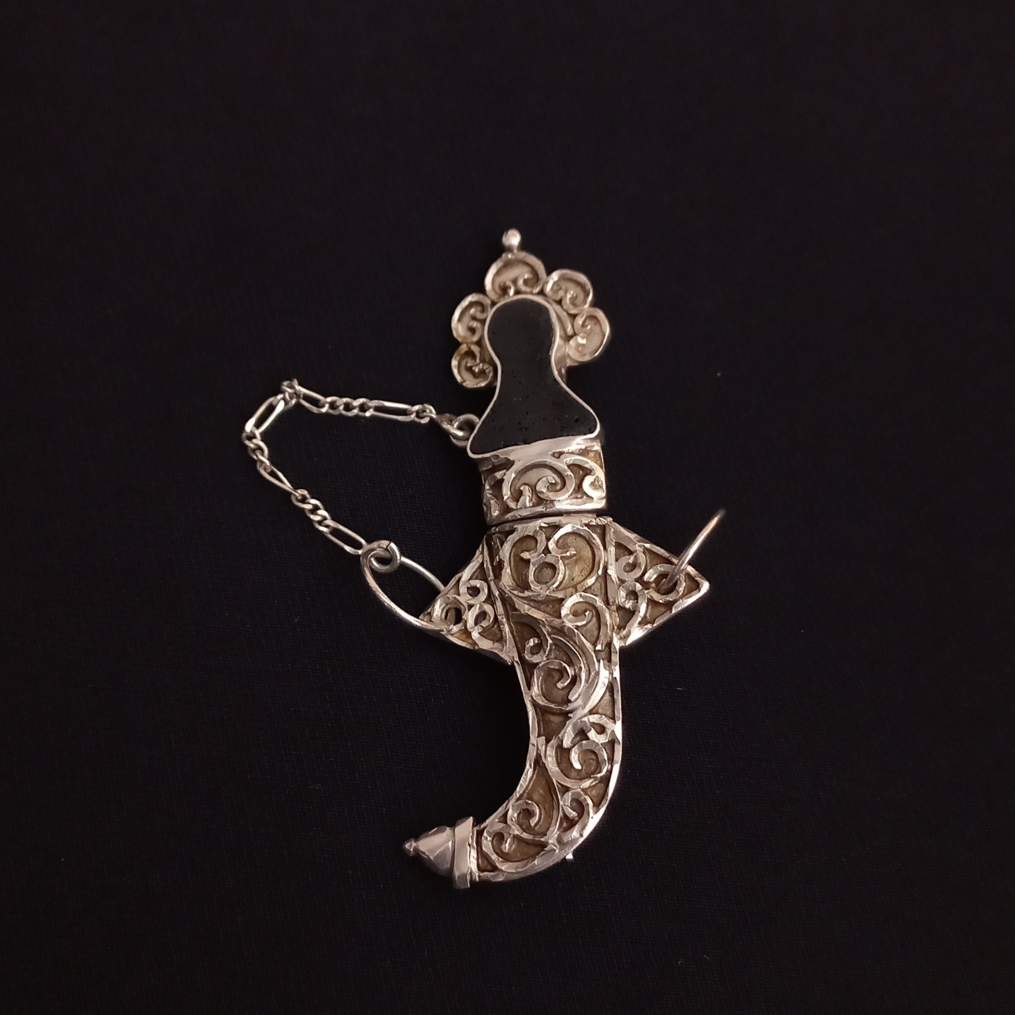 Broche Ancienne Berbère Forme Poignard En Argent Poinçonné - Bijou Maghrébin Vintage, Occasion