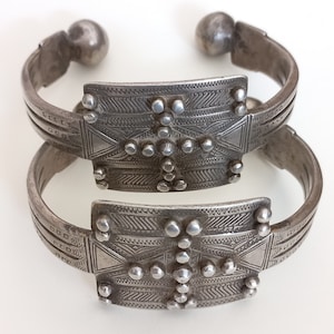 saharien 2 khal khal. Very old silver khal khal with silver beads from southern morocco. Antique berber jewelry