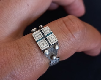 Saharien old silver ring from southern MOROCCO. Antique silver jewelry