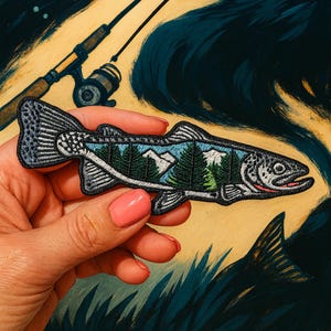 Parche termoadhesivo bordado de trucha de 13,5 cm – Montaña y bosque – Parche decorativo para pescadores, aventureros, ropa personalizada, mochilas y amantes de la naturaleza