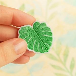 Aufgenähter Monstera-Aufnäher | Aufbügelbarer Aufnäher mit grünem tropischem Blattmotiv | DIY-Kleidungsapplikation | Trendige Nähdeko | Geschenk für Pflanzenliebhaber