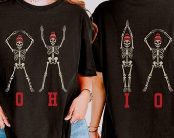 Maglietta OH IO Skeletons, maglietta di Halloween per il football universitario dell'Ohio, regalo per studenti universitari dell'Ohio, maglietta Ohio Comfort Colors con stampa fronte e retro