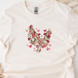 Floral Chicken Shirt, Cottagecore Chicken Mom Tee, Rustic Farm Chicken Top, Vintage Floral Chicken Lover Gift, Homestead Chicken T-Shirt