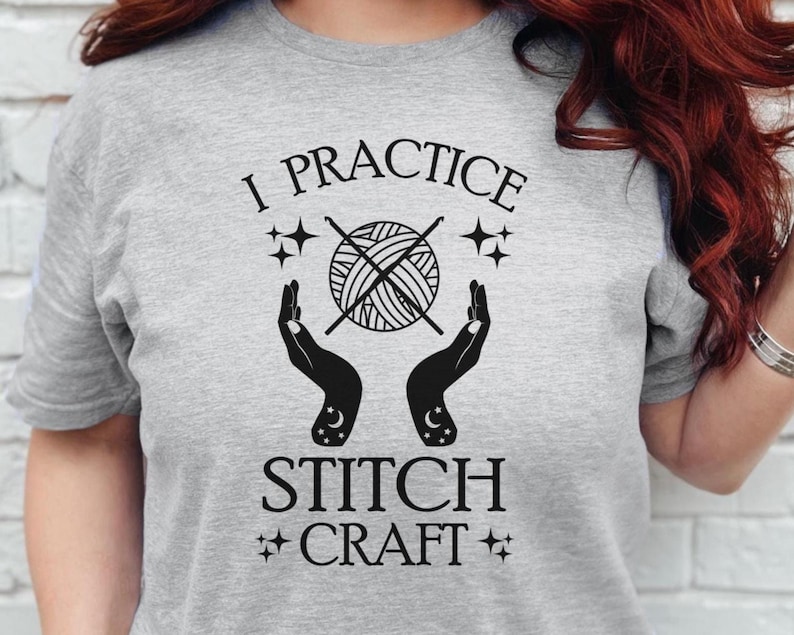 I Practice Stitch Craft Shirt, Funny Crochet Tee, Humorous Gift For Crocheter, Stitchcraft Crochet Gift, Boho Witchy Crochet Tshirt Bild 1
