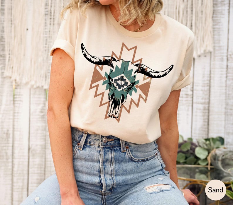 Boho Bull Skull Shirt | Women's Country Shirt, Western Graphic Tee, Country Concert Tee, Country Music Shirt, Country Vibes Shirt, Cowgirl imagen 4