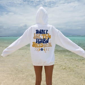 Don't Let The Hard Days Win Sweatshirt, Women's Positive Shirt, Aesthetic Hoodie, Motivational Quotes Shirt, Trendy Gifts For Her Bild 2