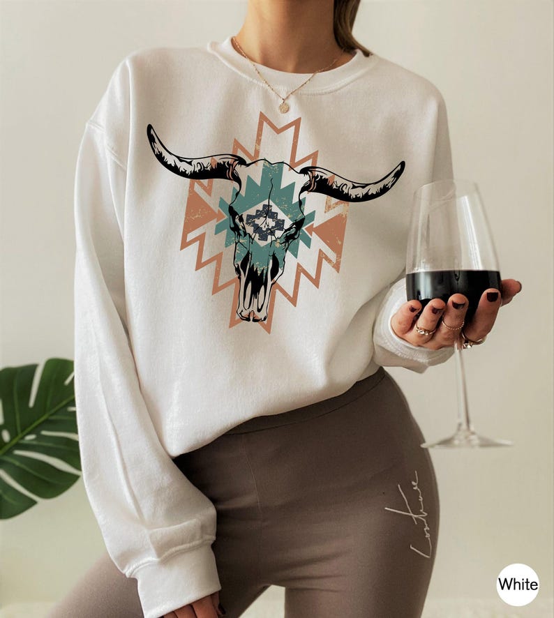 Boho Bull Skull Shirt | Women's Country Shirt, Western Graphic Tee, Country Concert Tee, Country Music Shirt, Country Vibes Shirt, Cowgirl imagen 1