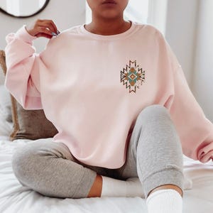 Aztec Shirt, Women's Country Shirt, Aesthetic Cowgirl Sweatshirt, Rodeo Hoodie, Cowboy Shirt, Valentines Gifts For Her, Ethnic Shirts immagine 7