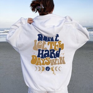 Don't Let The Hard Days Win Sweatshirt, Women's Positive Shirt, Aesthetic Hoodie, Motivational Quotes Shirt, Trendy Gifts For Her Bild 8
