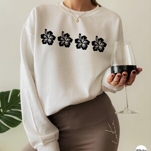 Mahagua Flower Shirt, Women's Preppy Sweatshirt, Aesthetic Hoodie, Trendy Hoodie For Teens, Cute Flowery Shirt, Gift For Plant Lady Bild 1