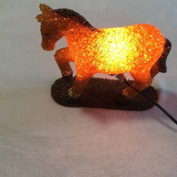 Figural standing horse small lamp with roll type off on switch.