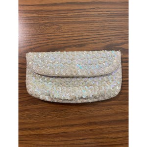 Bolso de noche vintage con lentejuelas color crema, hecho a mano en Francia por Magid